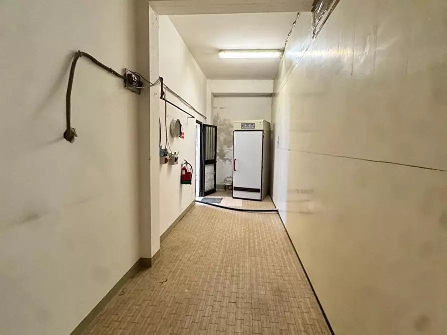 Immagine 6 di Negozio in vendita  a Bagnolo San Vito