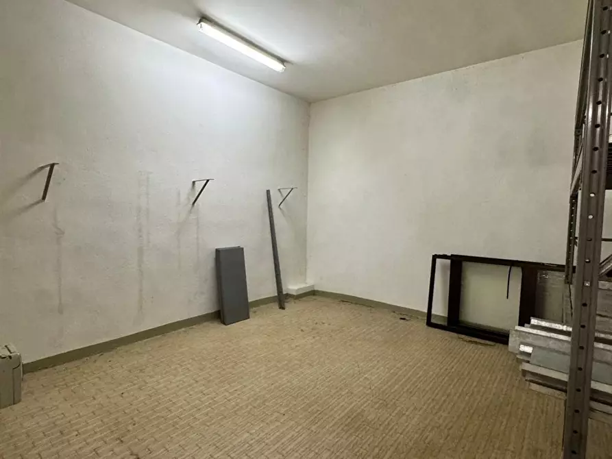 Immagine 8 di Negozio in vendita  a Bagnolo San Vito