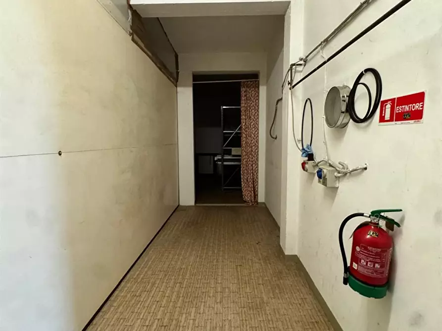 Immagine 7 di Negozio in vendita  a Bagnolo San Vito