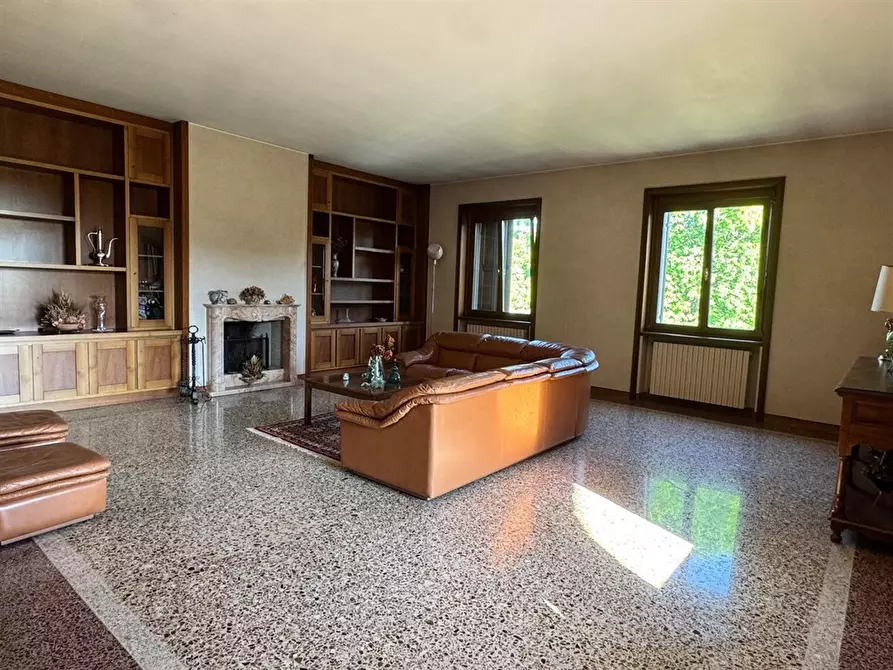 Immagine 5 di Villa in vendita  a San Giorgio Di Mantova