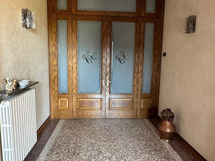 Immagine 3 di Villa in vendita  a San Giorgio Di Mantova