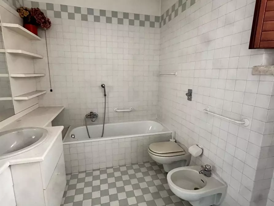 Immagine 6 di Appartamento in vendita  a Mantova