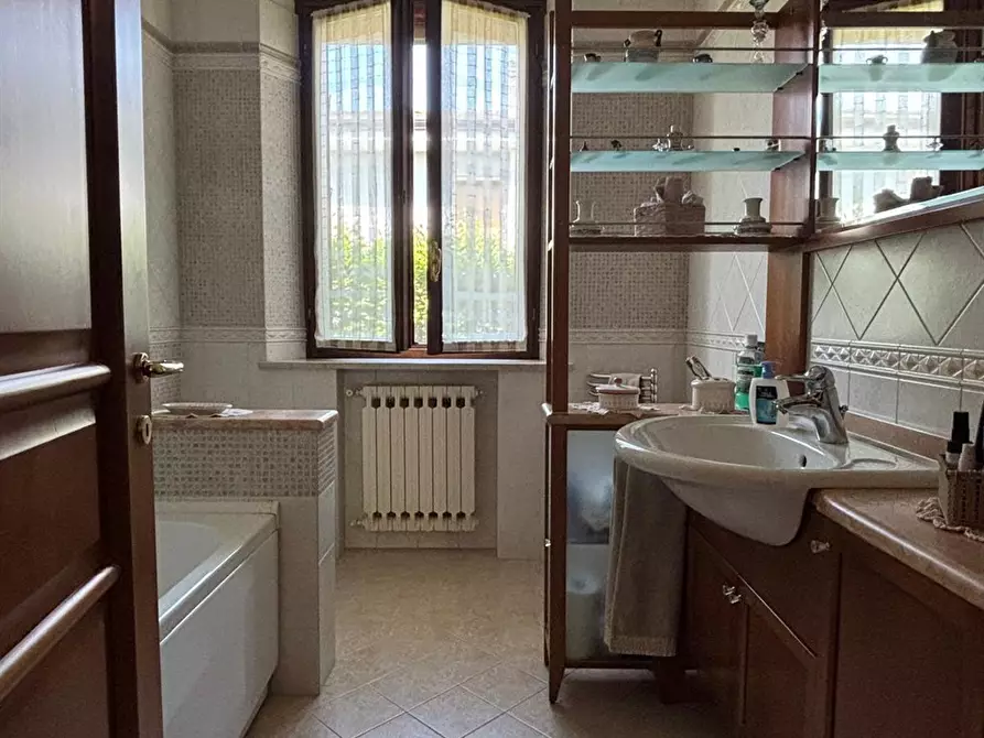 Immagine 3 di Villa in vendita  a Curtatone