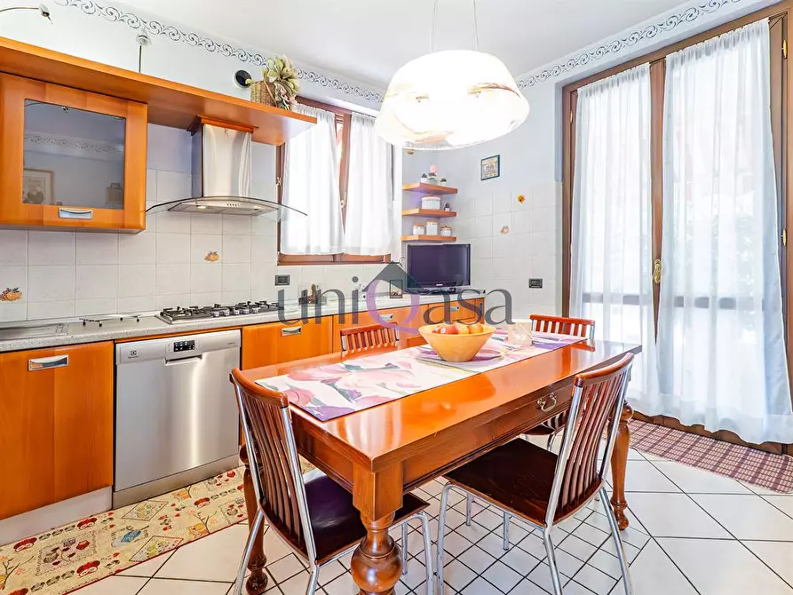 Immagine 9 di Villa in vendita  in Via Zara a Meda