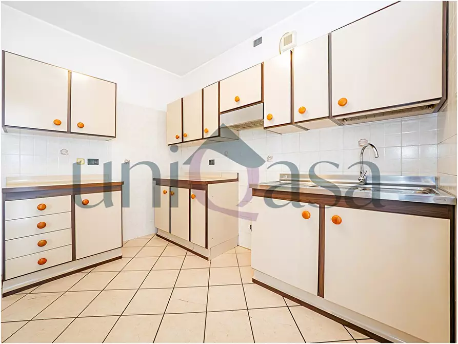 Immagine 1 di Appartamento in vendita  a Lecco