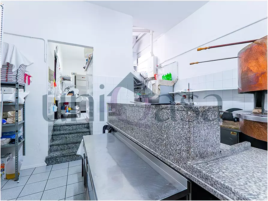 Immagine 5 di Pizzeria / Pub in vendita  in via Roma 5 a Valmadrera