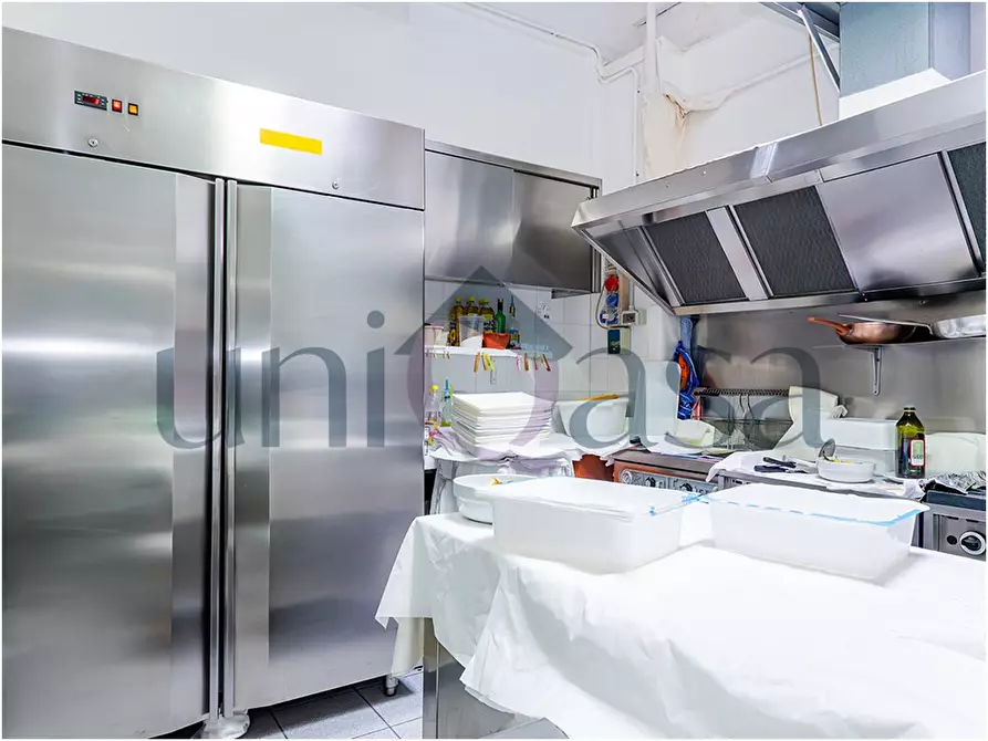 Immagine 3 di Pizzeria / Pub in vendita  in via Roma 5 a Valmadrera