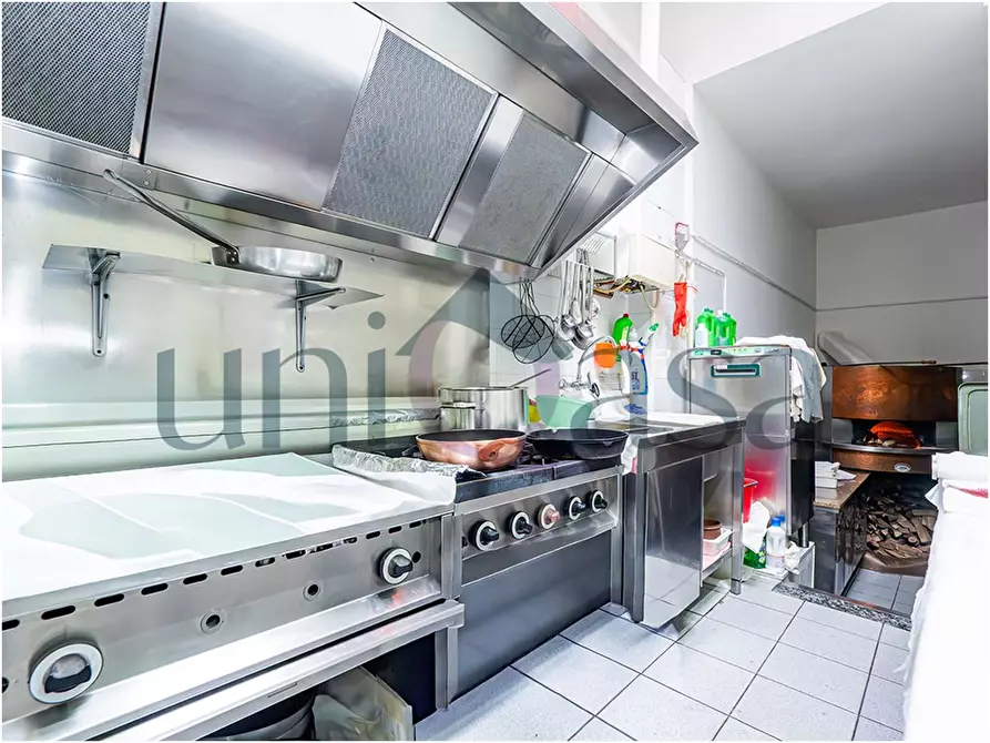 Immagine 1 di Pizzeria / Pub in vendita  in via Roma 5 a Valmadrera