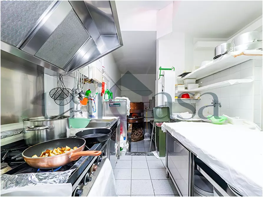 Immagine 2 di Pizzeria / Pub in vendita  in via Roma 5 a Valmadrera