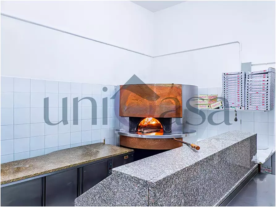 Immagine 6 di Pizzeria / Pub in vendita  in via Roma 5 a Valmadrera