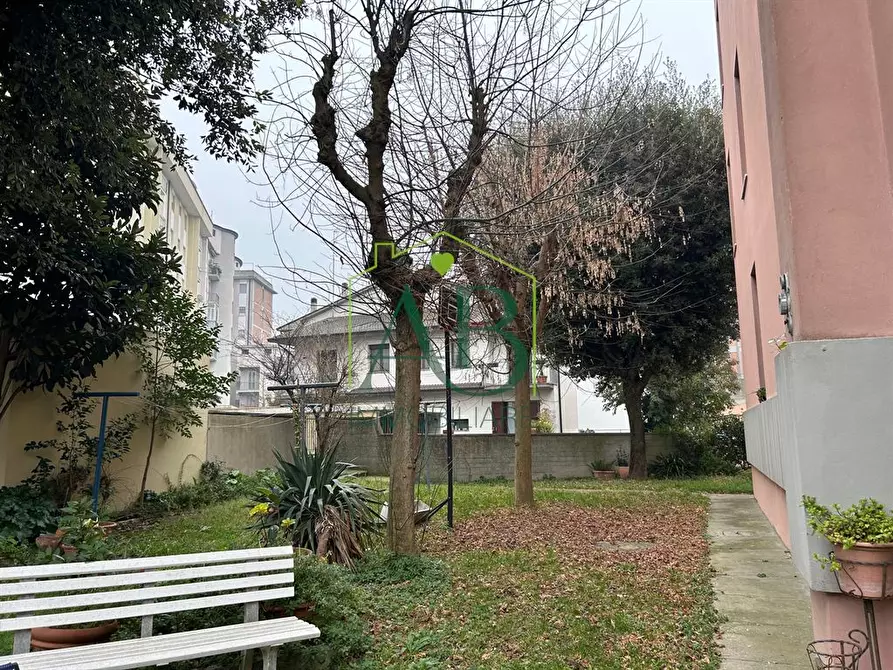 Immagine 5 di Appartamento in vendita  a Ravenna