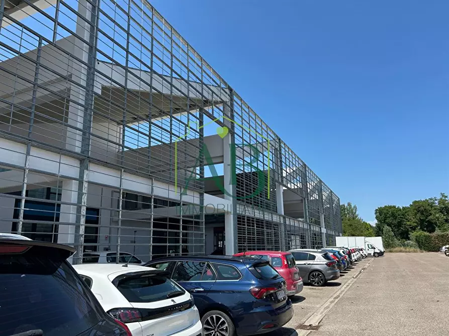 Immagine 9 di Locale commerciale in affitto  a Ravenna