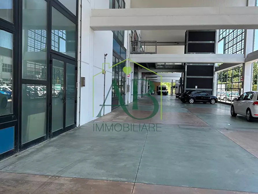 Immagine 6 di Locale commerciale in affitto  a Ravenna