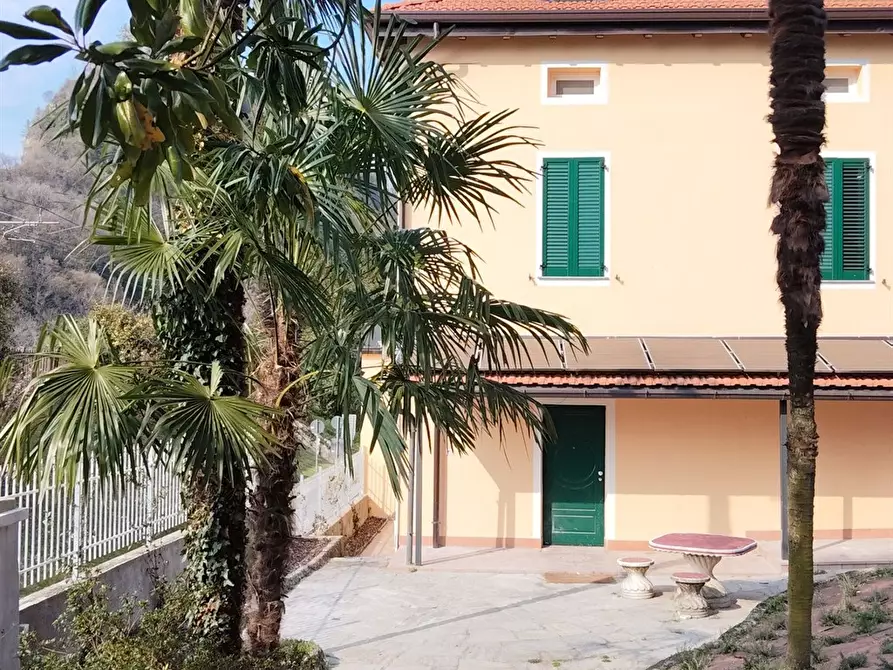 Immagine 1 di Casa indipendente in vendita  in Via Alla Fermata 19 a Castelveccana