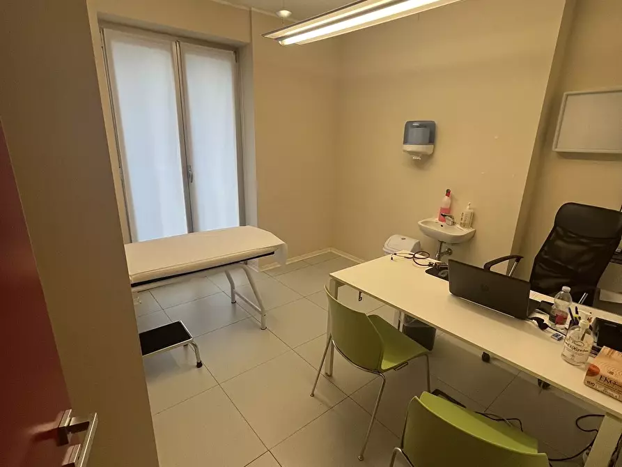 Immagine 9 di Ufficio in affitto  in VIA LUNGOLAGO DI CALCINATE 88 a Varese
