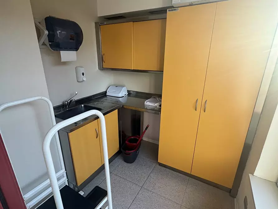 Immagine 2 di Ufficio in affitto  in VIA LUNGOLAGO DI CALCINATE 88 a Varese