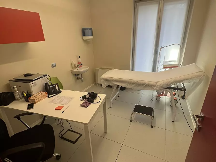 Immagine 8 di Ufficio in vendita  in VIA LUNGOLAGO DI CALCINATE 88 a Varese