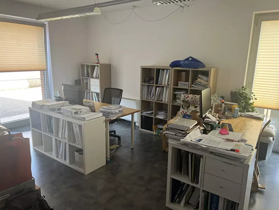 Immagine 4 di Negozio in affitto  in VIA LUNGOLAGO DI CALCINATE 88 a Varese