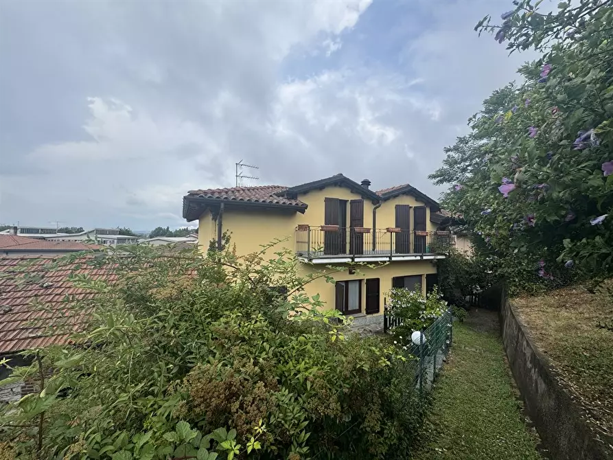 Immagine 4 di Villa in vendita  in AL RONCO 6 a Gavirate