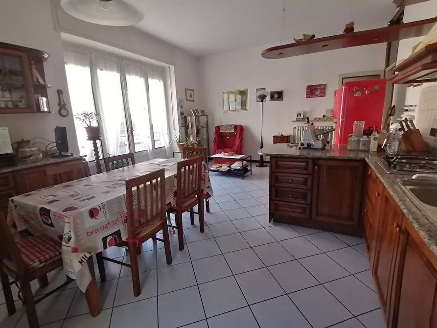 Immagine 1 di Casa semindipendente in vendita  in PIAZZA PATRIOTI 5 a Taino