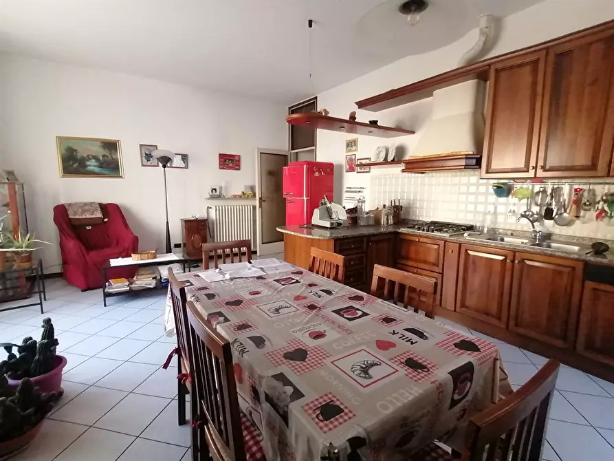 Immagine 5 di Casa semindipendente in vendita  in PIAZZA PATRIOTI 5 a Taino