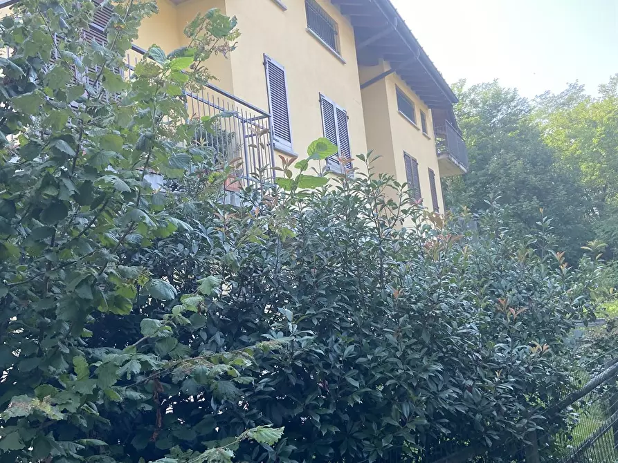 Immagine 3 di Appartamento in vendita  a Cocquio-Trevisago