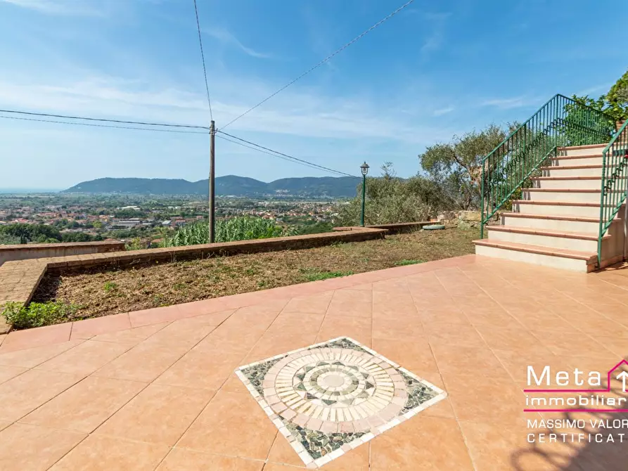 Immagine 8 di Villa in vendita  in via Provinciale 215 a Castelnuovo Magra