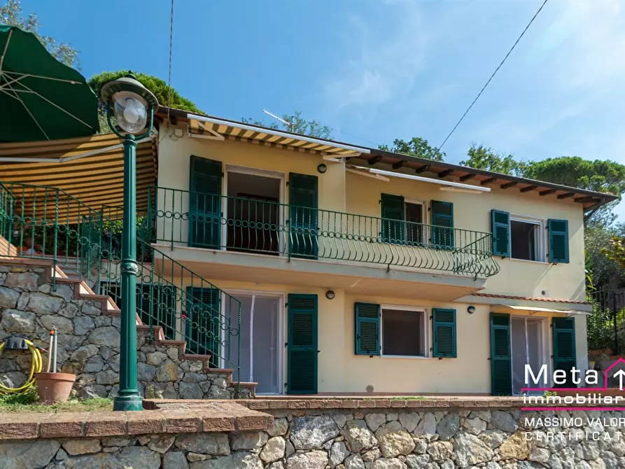 Immagine 3 di Villa in vendita  in via Provinciale 215 a Castelnuovo Magra