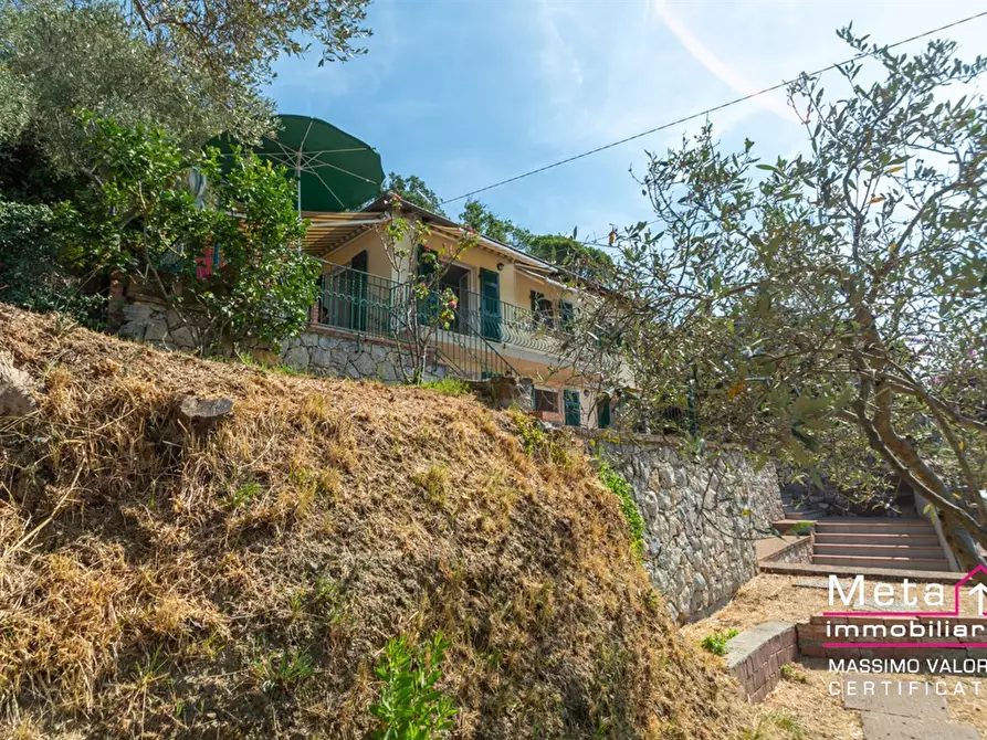 Immagine 2 di Villa in vendita  in via Provinciale 215 a Castelnuovo Magra