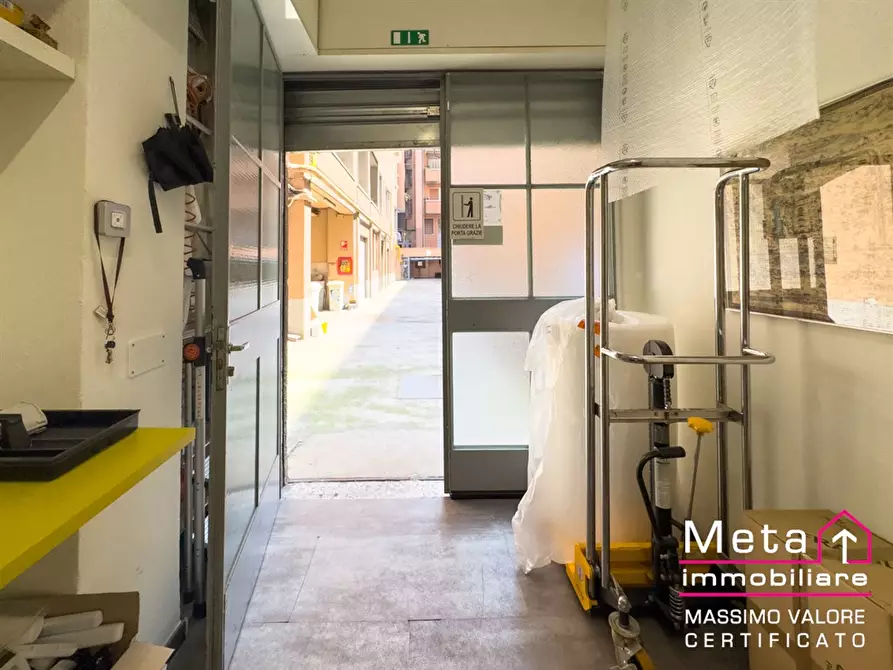 Immagine 8 di Laboratorio in vendita  in Via Derna 32 a Milano