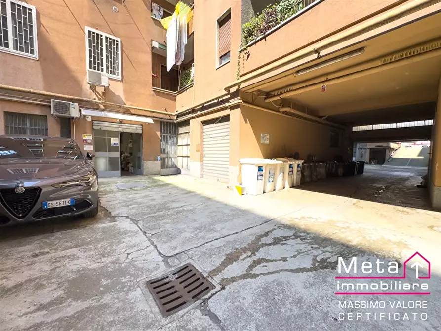 Immagine 9 di Laboratorio in vendita  in Via Derna 32 a Milano