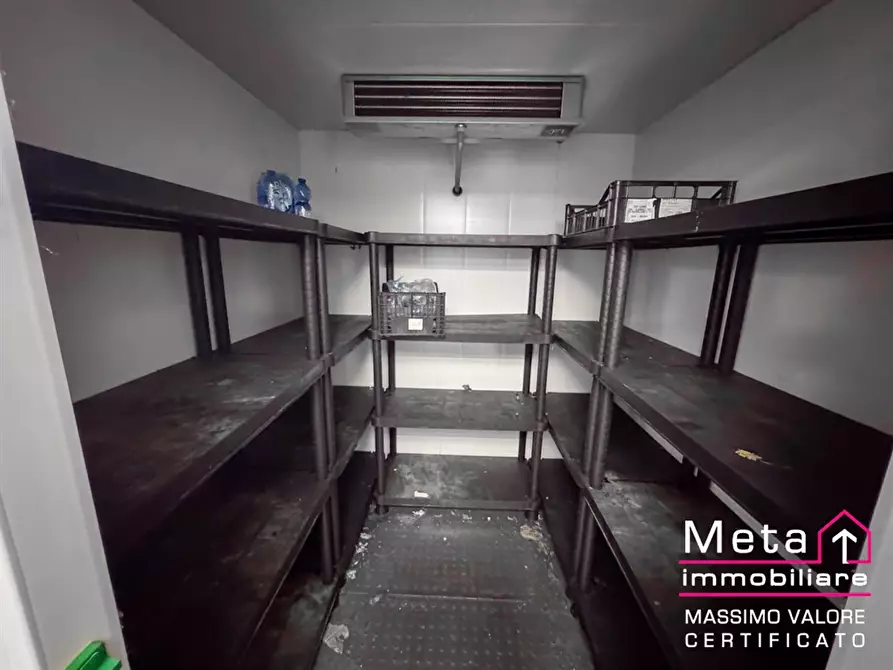 Immagine 9 di Negozio in vendita  in Via Alfonsine 18 a San Donato Milanese