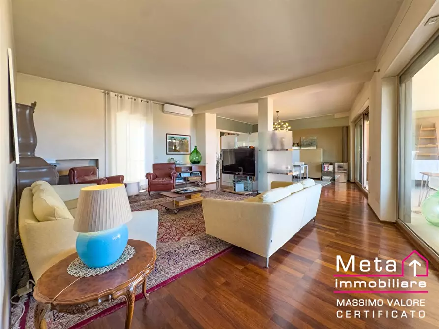 Immagine 8 di Attico in vendita  in Via Aldo Moro 8 a Bisceglie