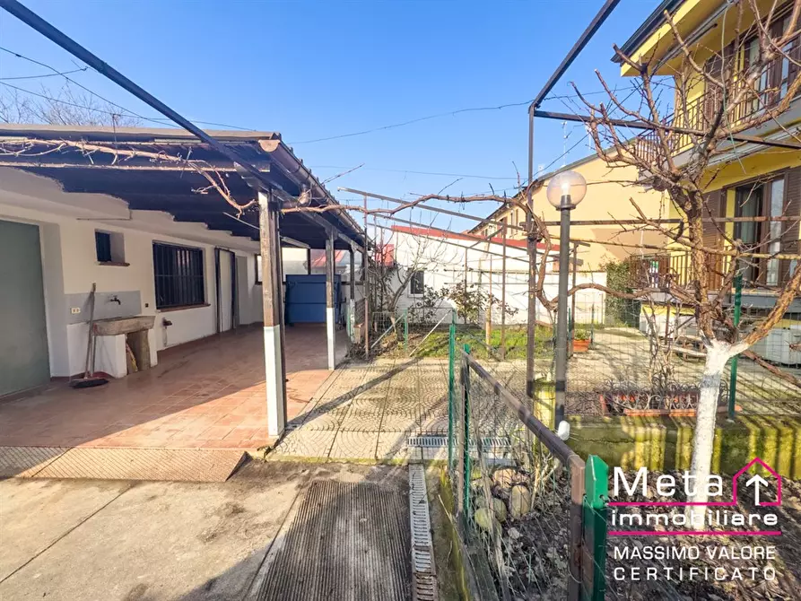 Immagine 3 di Villa in vendita  in via Lombardi a San Giuliano Milanese