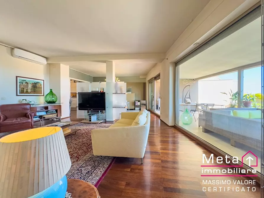 Immagine 7 di Attico in vendita  in Via Aldo Moro 8 a Bisceglie