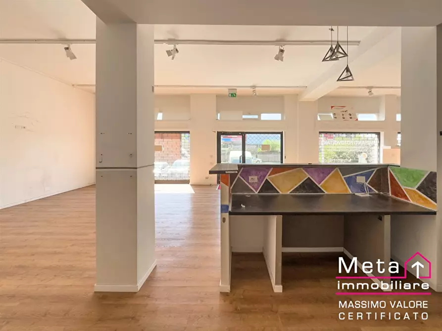 Immagine 6 di Negozio in vendita  in via della Liberazione 9 a Peschiera Borromeo