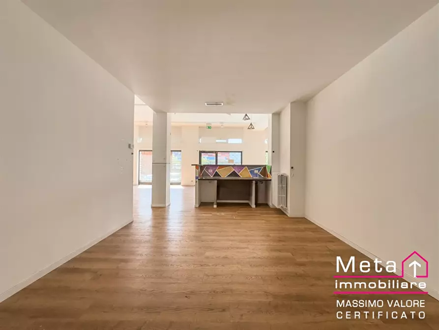 Immagine 5 di Negozio in vendita  in via della Liberazione 9 a Peschiera Borromeo