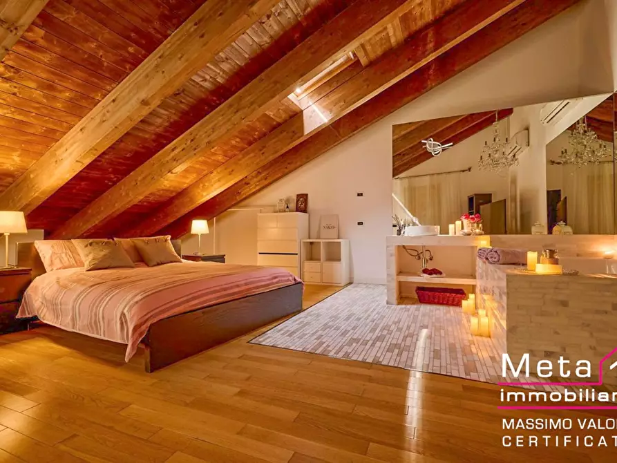 Immagine 3 di Appartamento in vendita  in Via Alzaia Naviglio Pavese 260 a Milano