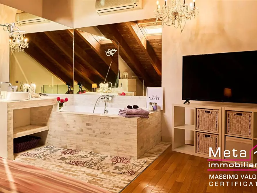 Immagine 4 di Appartamento in vendita  in Via Alzaia Naviglio Pavese 260 a Milano