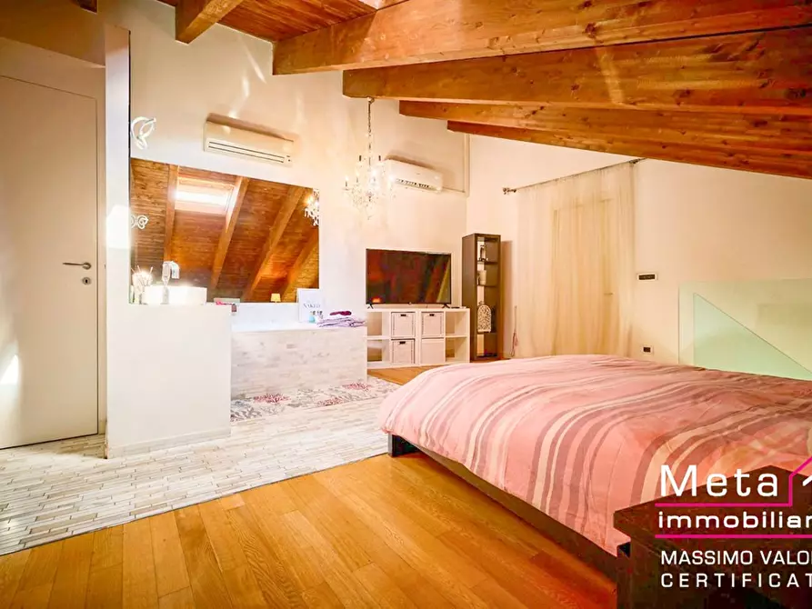 Immagine 6 di Appartamento in vendita  in Via Alzaia Naviglio Pavese 260 a Milano