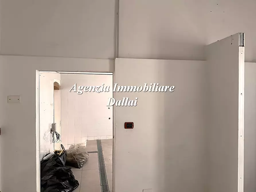 Immagine 5 di Negozio in affitto  in Via Roma 29 a Scarperia E San Piero