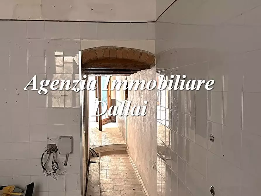 Immagine 1 di Negozio in affitto  in Via Roma 29 a Scarperia E San Piero
