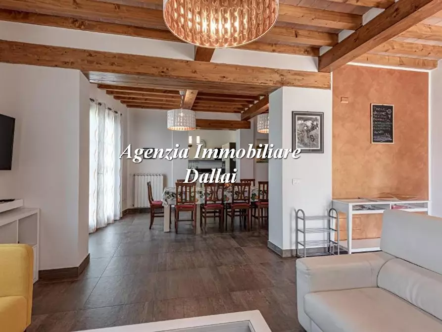 Immagine 2 di Villa in vendita  a Borgo San Lorenzo