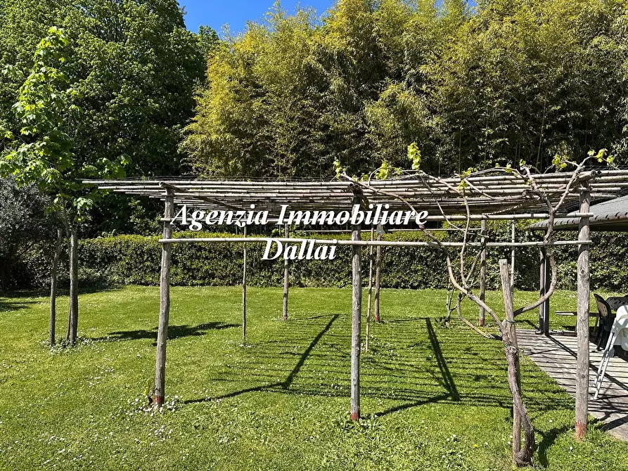 Immagine 7 di Villa in vendita  a Borgo San Lorenzo