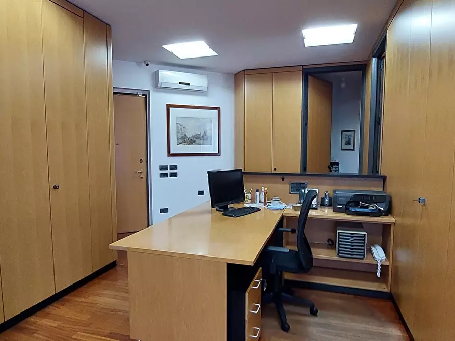 Immagine 4 di Ufficio in affitto  in Via Carlo Alberto 41 a Monza