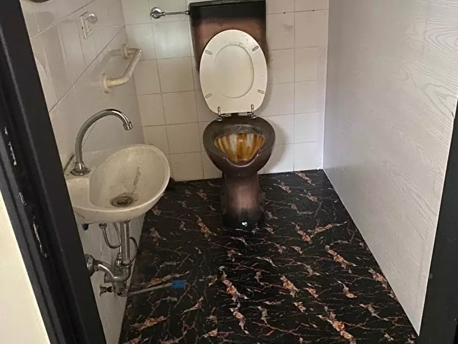 Immagine 3 di Negozio in affitto  in Via Volta 40/42 a Monza