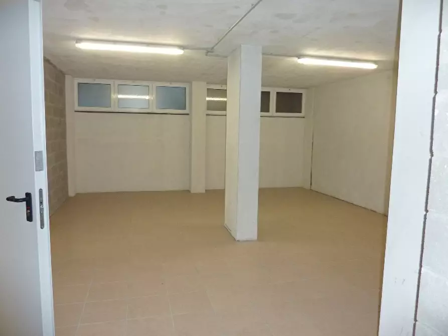 Immagine 1 di Negozio in affitto  in Via Matteotti 53 a Lissone