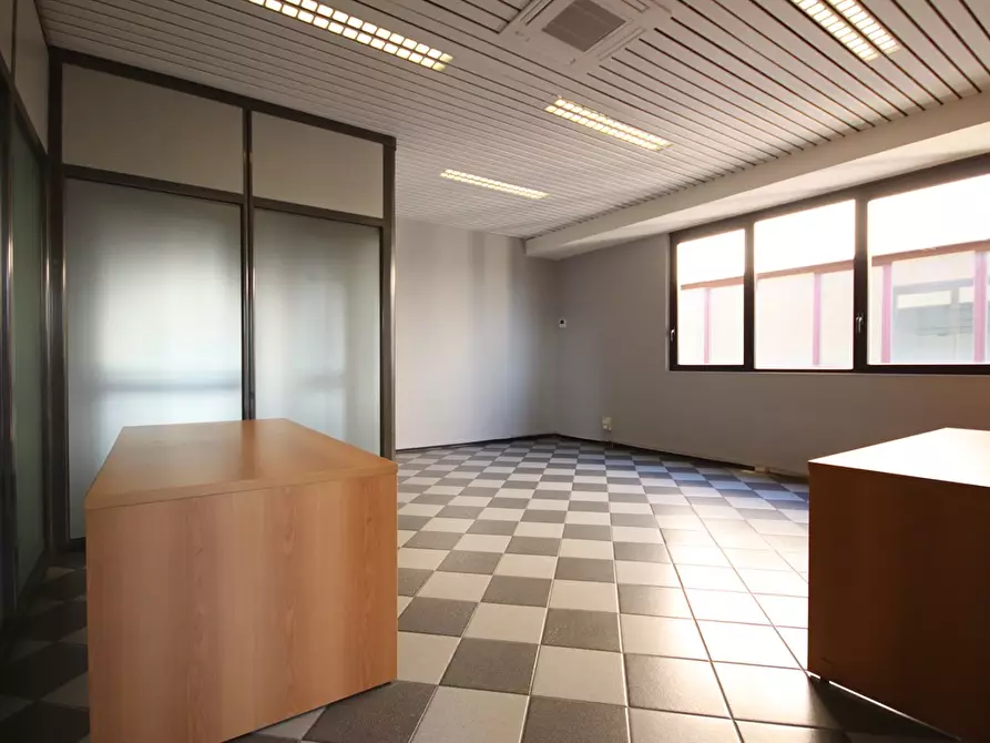 Immagine 5 di Ufficio in affitto  in Viale Gian Battista Stucchi 62 a Monza