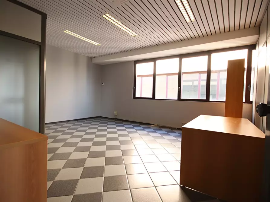 Immagine 3 di Ufficio in affitto  in Viale Gian Battista Stucchi 62 a Monza