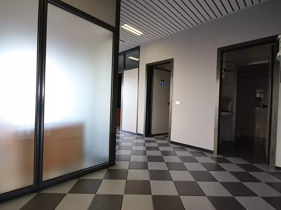Immagine 2 di Ufficio in affitto  in Viale Gian Battista Stucchi 62 a Monza